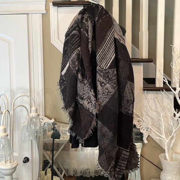 Aritzia Wilfred Haus Party Wrap Shawl Scarf “It’s a Party” 😁 BNWOT - Picture 7 of 8